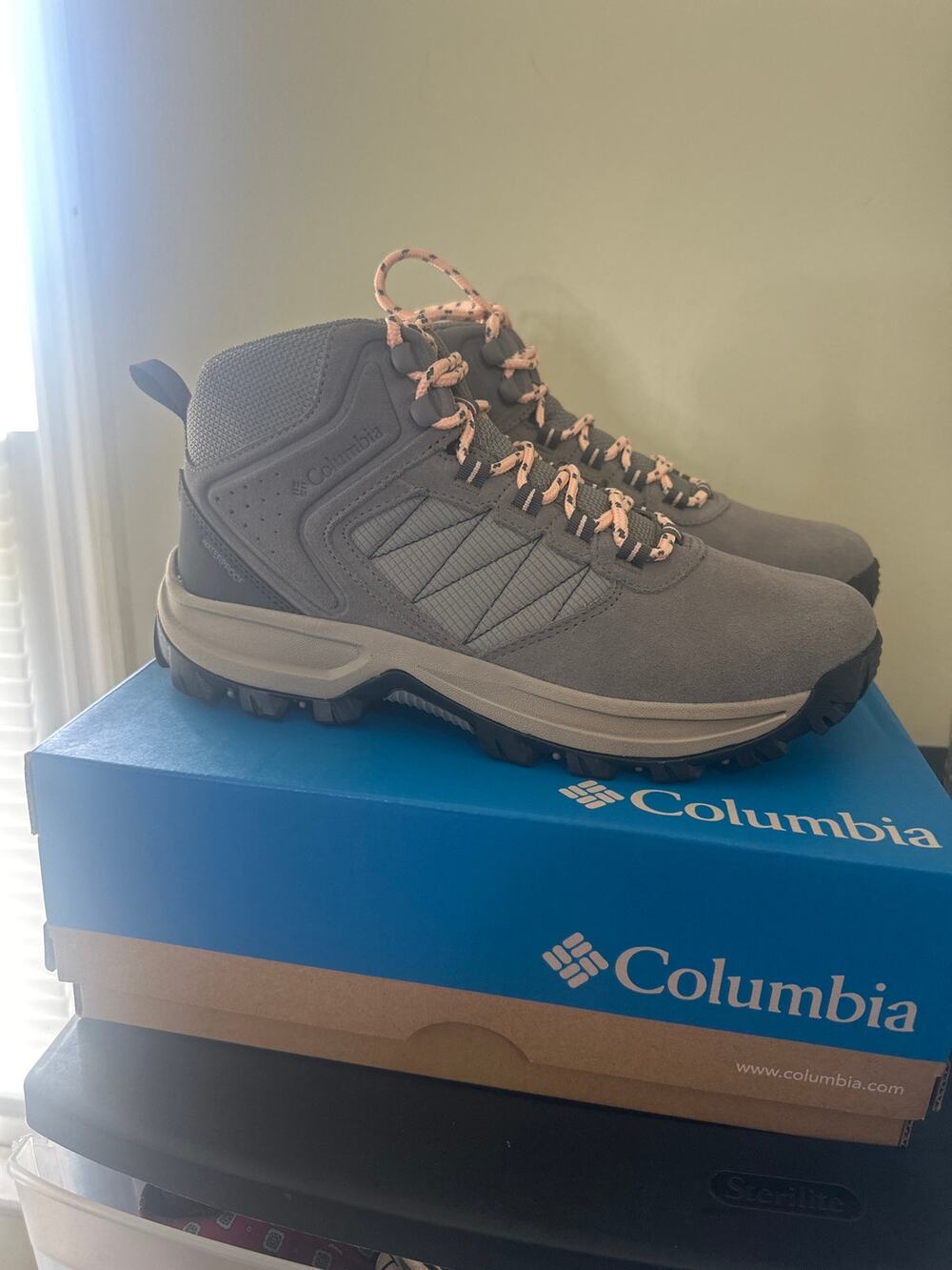 Columbia Women's Transverse Suede Waterproof Hiking Boot 10